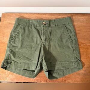 Old Navy everyday mid rise short, size 6